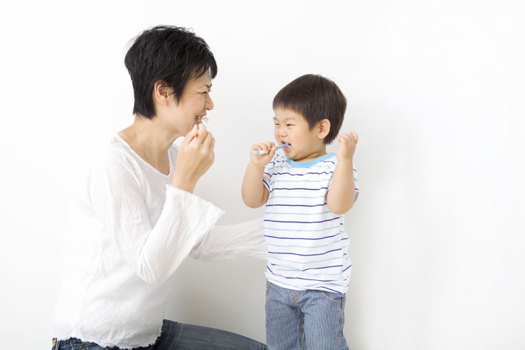 正しいブラッシング・仕上げ磨きをする